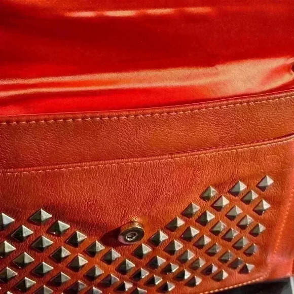 MMS orange studded clutch bag - Picture 4 of 8